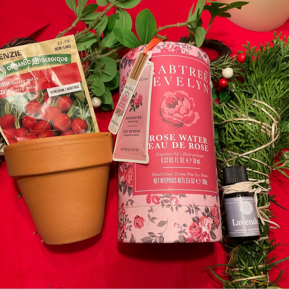 Crabtree Evelyn rose 🌹 fragrance oil and gift 🎁 set